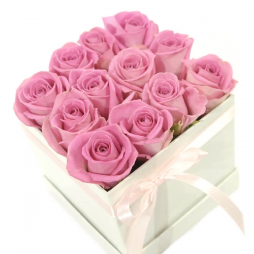 Букет в квадратной коробке "11 оттенков розового"